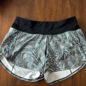 Lululemon Speed up 4” size 6